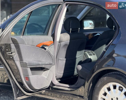 Черный Мерседес Е-Класс, объемом двигателя 1.8 л и пробегом 239 тыс. км за 6800 $, фото 28 на Automoto.ua