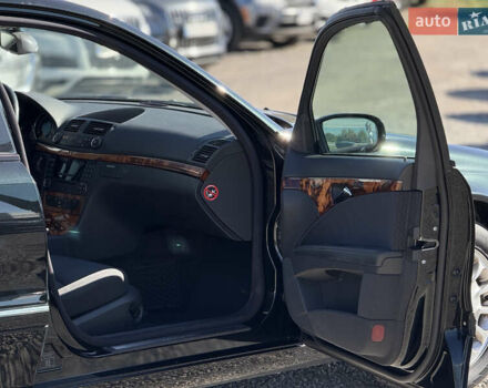 Черный Мерседес Е-Класс, объемом двигателя 1.8 л и пробегом 239 тыс. км за 6800 $, фото 27 на Automoto.ua