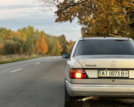 Черный Мерседес Е-Класс, объемом двигателя 3.2 л и пробегом 375 тыс. км за 1850 $, фото 3 на Automoto.ua