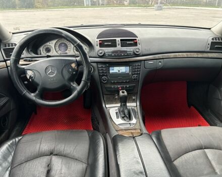 Черный Мерседес Е-Класс, объемом двигателя 3.2 л и пробегом 412 тыс. км за 2300 $, фото 3 на Automoto.ua