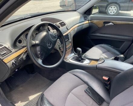 Черный Мерседес Е-Класс, объемом двигателя 2.1 л и пробегом 200 тыс. км за 6700 $, фото 16 на Automoto.ua