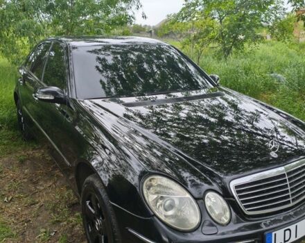 Черный Мерседес Е-Класс, объемом двигателя 3 л и пробегом 445 тыс. км за 4747 $, фото 1 на Automoto.ua