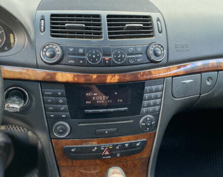 Черный Мерседес Е-Класс, объемом двигателя 3.2 л и пробегом 300 тыс. км за 6900 $, фото 7 на Automoto.ua