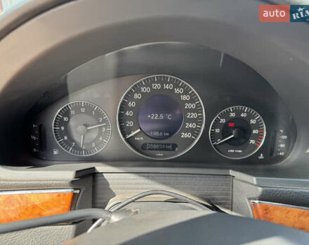 Черный Мерседес Е-Класс, объемом двигателя 4.97 л и пробегом 360 тыс. км за 10000 $, фото 19 на Automoto.ua
