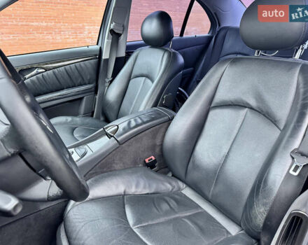 Черный Мерседес Е-Класс, объемом двигателя 3.2 л и пробегом 280 тыс. км за 5900 $, фото 23 на Automoto.ua