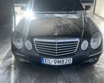 Черный Мерседес Е-Класс, объемом двигателя 2.2 л и пробегом 350 тыс. км за 3200 $, фото 9 на Automoto.ua