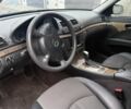 Черный Мерседес Е-Класс, объемом двигателя 2.2 л и пробегом 350 тыс. км за 3200 $, фото 2 на Automoto.ua