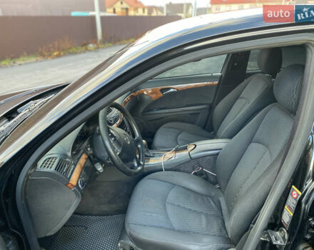 Черный Мерседес Е-Класс, объемом двигателя 3.2 л и пробегом 300 тыс. км за 6900 $, фото 9 на Automoto.ua