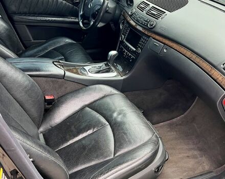 Черный Мерседес Е-Класс, объемом двигателя 3.2 л и пробегом 325 тыс. км за 6500 $, фото 10 на Automoto.ua