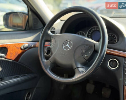 Черный Мерседес Е-Класс, объемом двигателя 1.8 л и пробегом 239 тыс. км за 6800 $, фото 29 на Automoto.ua