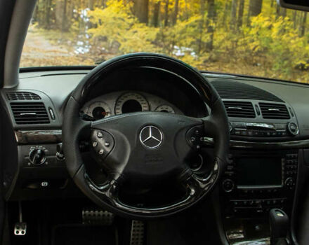 Чорний Мерседес Е-Клас, об'ємом двигуна 5 л та пробігом 202 тис. км за 15000 $, фото 18 на Automoto.ua