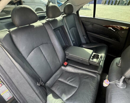 Черный Мерседес Е-Класс, объемом двигателя 4.97 л и пробегом 360 тыс. км за 10000 $, фото 26 на Automoto.ua