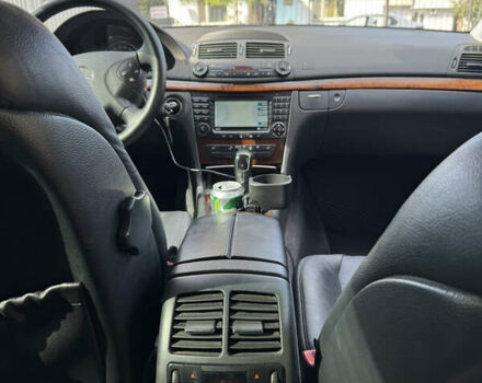 Черный Мерседес Е-Класс, объемом двигателя 4.97 л и пробегом 360 тыс. км за 10000 $, фото 29 на Automoto.ua