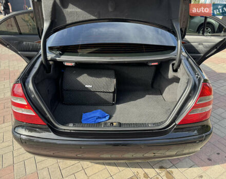 Черный Мерседес Е-Класс, объемом двигателя 4.97 л и пробегом 360 тыс. км за 10000 $, фото 32 на Automoto.ua