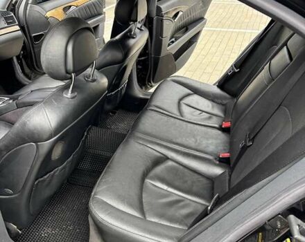 Черный Мерседес Е-Класс, объемом двигателя 4.97 л и пробегом 357 тыс. км за 10500 $, фото 7 на Automoto.ua