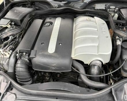 Черный Мерседес Е-Класс, объемом двигателя 2.2 л и пробегом 350 тыс. км за 3200 $, фото 1 на Automoto.ua