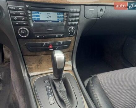 Чорний Мерседес Е-Клас, об'ємом двигуна 2.7 л та пробігом 318 тис. км за 6350 $, фото 19 на Automoto.ua