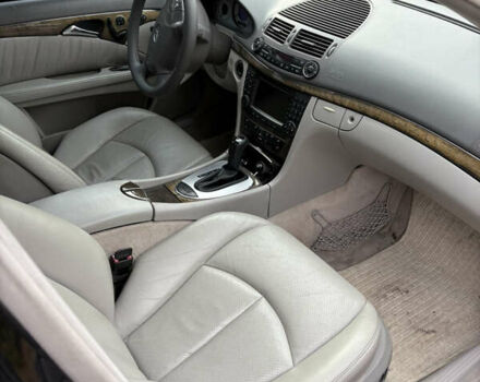 Черный Мерседес Е-Класс, объемом двигателя 2 л и пробегом 355 тыс. км за 6200 $, фото 6 на Automoto.ua