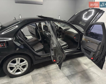 Черный Мерседес Е-Класс, объемом двигателя 4 л и пробегом 237 тыс. км за 7999 $, фото 37 на Automoto.ua