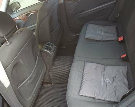 Черный Мерседес Е-Класс, объемом двигателя 1.8 л и пробегом 388 тыс. км за 8300 $, фото 7 на Automoto.ua