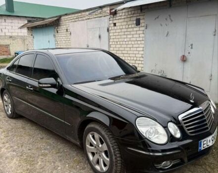 Черный Мерседес Е-Класс, объемом двигателя 2.2 л и пробегом 350 тыс. км за 3200 $, фото 7 на Automoto.ua