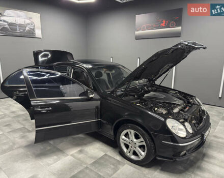 Черный Мерседес Е-Класс, объемом двигателя 4 л и пробегом 237 тыс. км за 7999 $, фото 27 на Automoto.ua