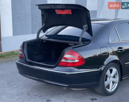 Мерседес Е-Клас 2004 у Вінниці на Automoto.ua Чорний Мерседес Е-Клас, об'ємом двигуна 3.2 л та пробігом 335 тис. км за 8500 $, фото 36 на Automoto.ua