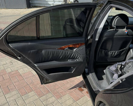 Черный Мерседес Е-Класс, объемом двигателя 4.97 л и пробегом 360 тыс. км за 10000 $, фото 16 на Automoto.ua