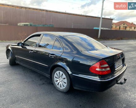 Черный Мерседес Е-Класс, объемом двигателя 3.2 л и пробегом 300 тыс. км за 6900 $, фото 3 на Automoto.ua
