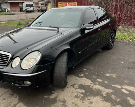Черный Мерседес Е-Класс, объемом двигателя 2.2 л и пробегом 490 тыс. км за 3100 $, фото 3 на Automoto.ua