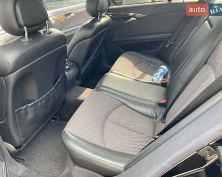 Черный Мерседес Е-Класс, объемом двигателя 2.15 л и пробегом 200 тыс. км за 6700 $, фото 9 на Automoto.ua