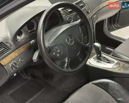 Черный Мерседес Е-Класс, объемом двигателя 4 л и пробегом 237 тыс. км за 7999 $, фото 36 на Automoto.ua