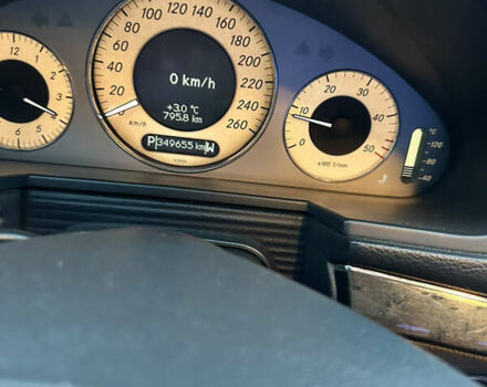 Черный Мерседес Е-Класс, объемом двигателя 2.7 л и пробегом 349 тыс. км за 5500 $, фото 9 на Automoto.ua