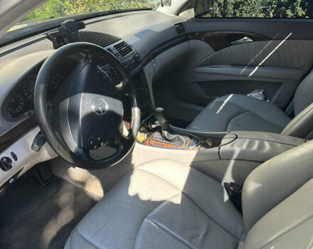 Чорний Мерседес Е-Клас, об'ємом двигуна 2.2 л та пробігом 290 тис. км за 7000 $, фото 4 на Automoto.ua