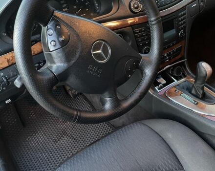 Чорний Мерседес Е-Клас, об'ємом двигуна 2.2 л та пробігом 400 тис. км за 7600 $, фото 5 на Automoto.ua