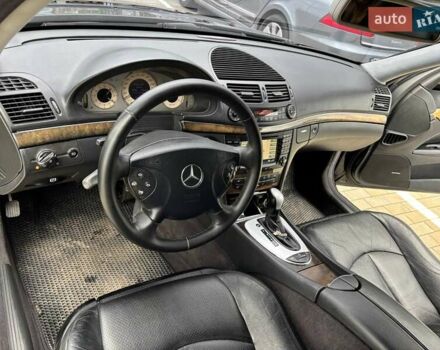 Черный Мерседес Е-Класс, объемом двигателя 4.97 л и пробегом 357 тыс. км за 10500 $, фото 11 на Automoto.ua