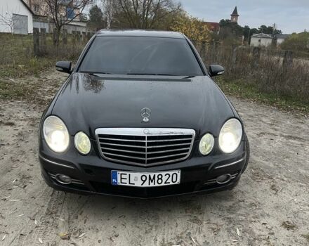 Черный Мерседес Е-Класс, объемом двигателя 2.2 л и пробегом 350 тыс. км за 3200 $, фото 10 на Automoto.ua