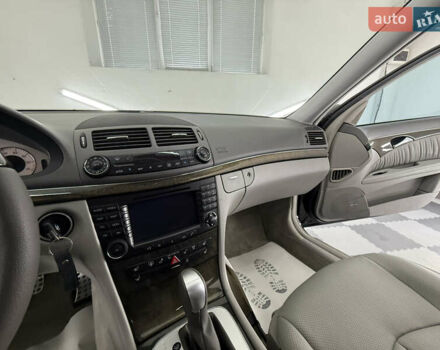 Мерседес Е-Клас 2005 у Трускавце на Automoto.ua Чорний Мерседес Е-Клас, об'ємом двигуна 3.5 л та пробігом 245 тис. км за 8999 $, фото 52 на Automoto.ua