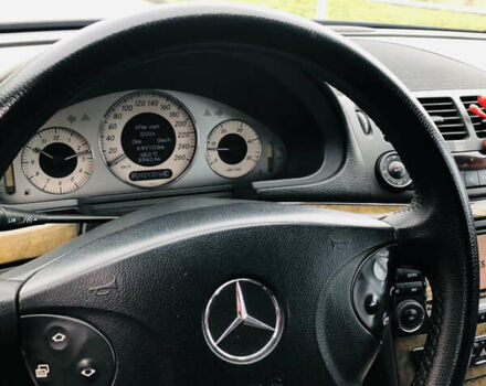 Чорний Мерседес Е-Клас, об'ємом двигуна 2.99 л та пробігом 392 тис. км за 7900 $, фото 17 на Automoto.ua