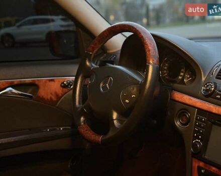 Мерседес Е-Клас 2005 у Рівному на Automoto.ua Чорний Мерседес Е-Клас, об'ємом двигуна 1.8 л та пробігом 255 тис. км за 5800 $, фото 39 на Automoto.ua