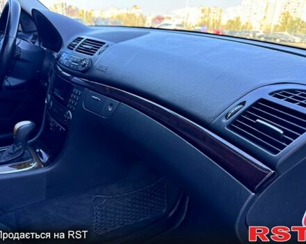 Черный Мерседес Е-Класс, объемом двигателя 1.8 л и пробегом 293 тыс. км за 7500 $, фото 7 на Automoto.ua