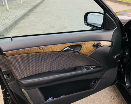 Чорний Мерседес Е-Клас, об'ємом двигуна 2.99 л та пробігом 392 тис. км за 7900 $, фото 16 на Automoto.ua