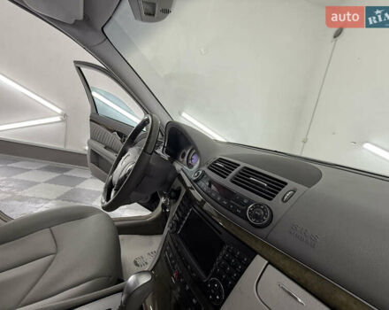 Мерседес Е-Клас 2005 у Трускавце на Automoto.ua Чорний Мерседес Е-Клас, об'ємом двигуна 3.5 л та пробігом 245 тис. км за 8999 $, фото 24 на Automoto.ua