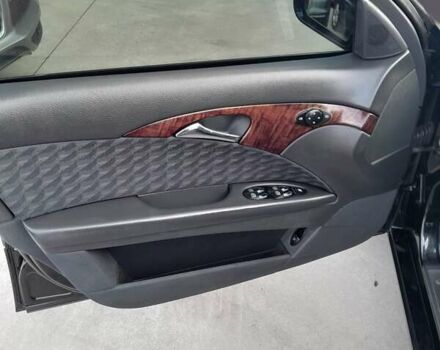 Черный Мерседес Е-Класс, объемом двигателя 1.8 л и пробегом 324 тыс. км за 6300 $, фото 11 на Automoto.ua