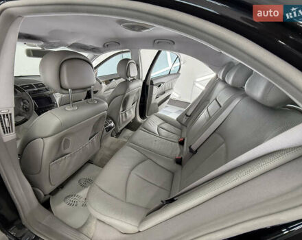 Мерседес Е-Клас 2005 у Трускавце на Automoto.ua Чорний Мерседес Е-Клас, об'ємом двигуна 3.5 л та пробігом 245 тис. км за 8999 $, фото 56 на Automoto.ua