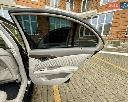 Чорний Мерседес Е-Клас, об'ємом двигуна 3.5 л та пробігом 261 тис. км за 6999 $, фото 75 на Automoto.ua