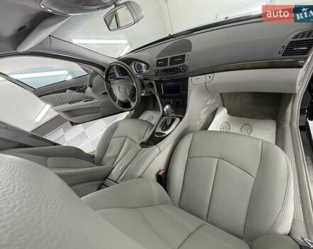 Мерседес Е-Клас 2005 у Трускавце на Automoto.ua Чорний Мерседес Е-Клас, об'ємом двигуна 3.5 л та пробігом 245 тис. км за 8999 $, фото 33 на Automoto.ua