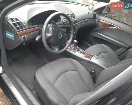 Черный Мерседес Е-Класс, объемом двигателя 1.8 л и пробегом 220 тыс. км за 8650 $, фото 3 на Automoto.ua