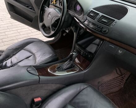 Чорний Мерседес Е-Клас, об'ємом двигуна 2 л та пробігом 375 тис. км за 5600 $, фото 19 на Automoto.ua