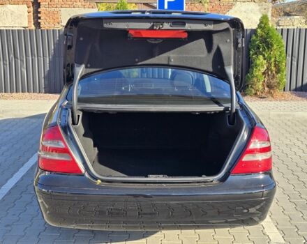 Черный Мерседес Е-Класс, объемом двигателя 1.8 л и пробегом 265 тыс. км за 6999 $, фото 8 на Automoto.ua